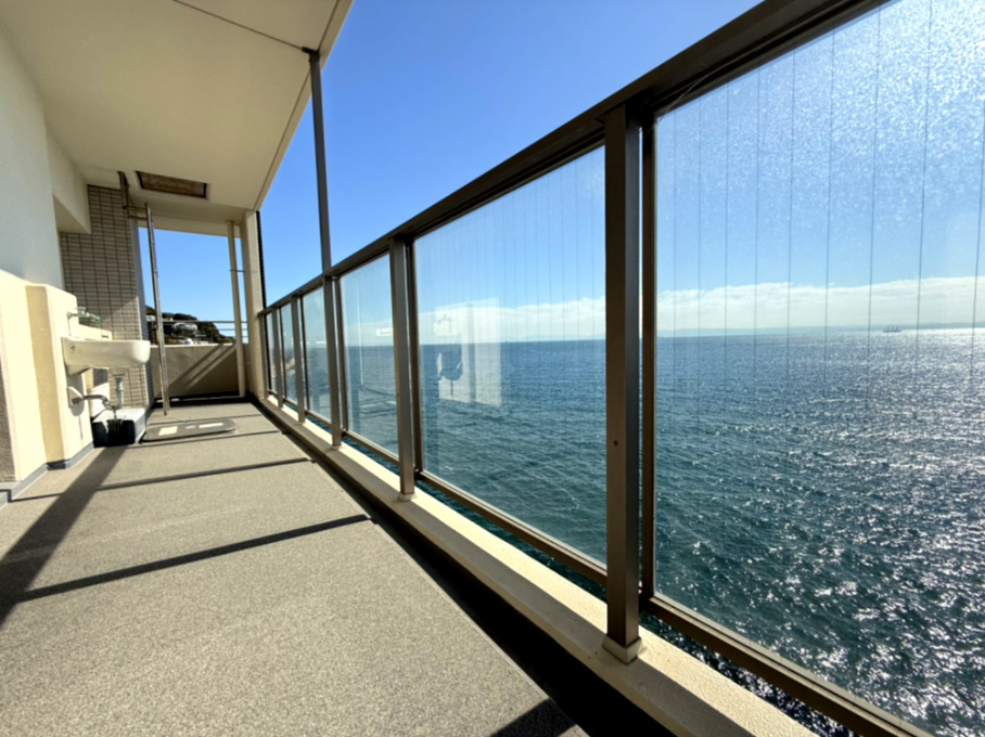 アルファステイツ塩屋駅前シーサイドテラスのバルコニー