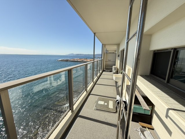 アルファステイツ塩屋駅前シーサイドテラスのバルコニー