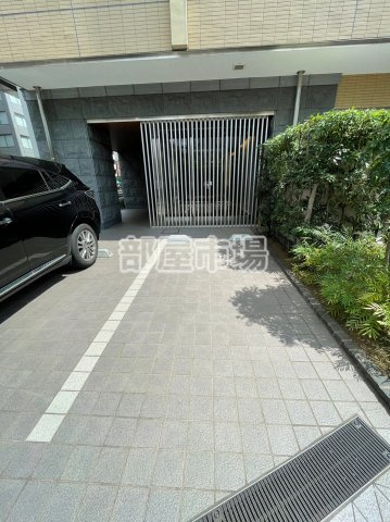 グランデュール富士の駐車場