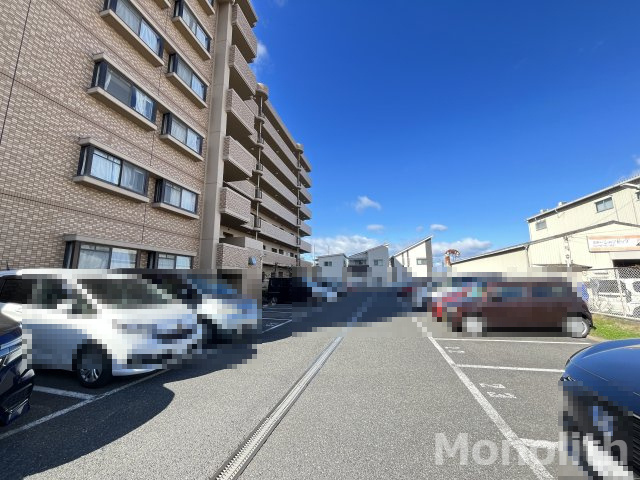 エルソレーユの駐車場