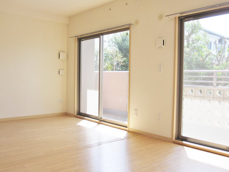和泉市伯太町１丁目の賃貸マンションの居間・リビング|ゆったり過ごせるリビングです