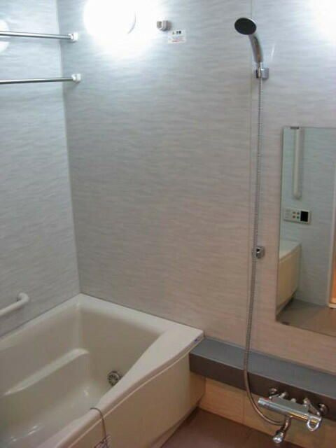 コンフォリア碑文谷の浴室