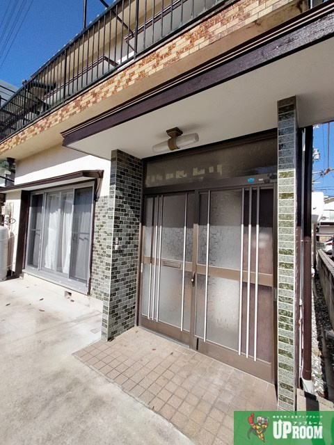 楠３丁目貸家のエントランス