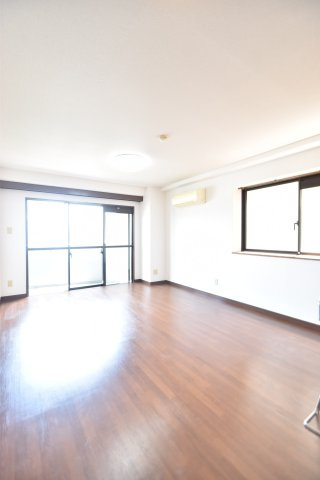 大阪市都島区中野町２丁目の賃貸マンションの居間・リビング