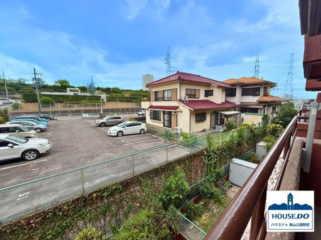 ペット可＆4LDK南向き住戸！三旺マンション藤森の展望|南向き3階バルコニーからは、くつろぎながら景色を楽しむことができます