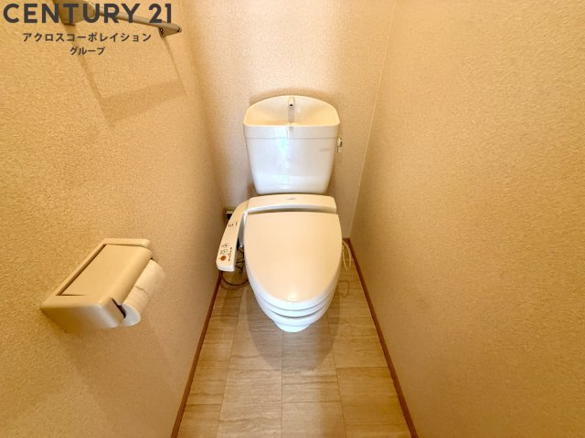 バストイレ別、温水洗浄便座付き
