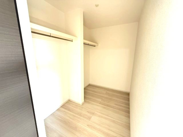 アーバンスタイル渋川市石原１期　2号棟の収納|２階洋室1収納です。3帖の広さのウォークインクローゼットです！