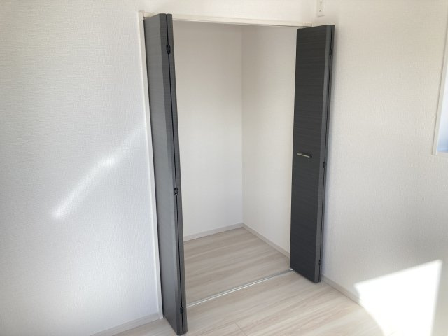 アーバンスタイル渋川市石原１期　2号棟の収納|２階洋室３収納です