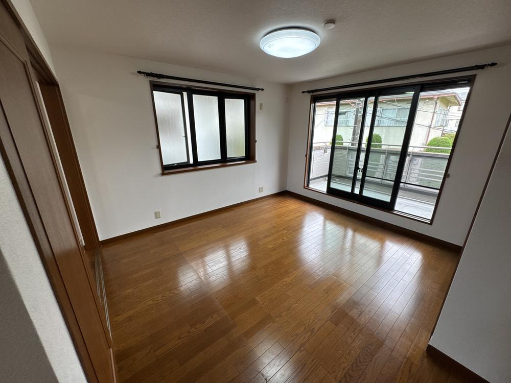 山之上西町　中古一戸建ての洋室|２階洋室
■物件内覧・資金計画相談・住宅ローン相談、リフォーム相談、お問合せ受付中■
※当日・翌日のご内覧、ご相談はお電話でのお問合せがスムーズです！