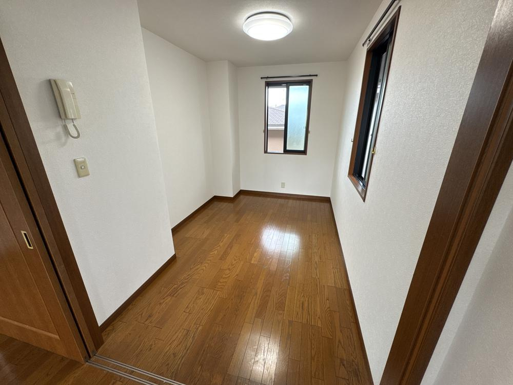 山之上西町　中古一戸建ての子供部屋|２階洋室
■物件内覧・資金計画相談・住宅ローン相談、リフォーム相談、お問合せ受付中■
※当日・翌日のご内覧、ご相談はお電話でのお問合せがスムーズです！