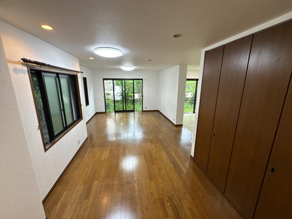 山之上西町　中古一戸建ての居間・リビング|LDK　1階
■物件内覧・資金計画相談・住宅ローン相談、リフォーム相談、お問合せ受付中■
※当日・翌日のご内覧、ご相談はお電話でのお問合せがスムーズです！