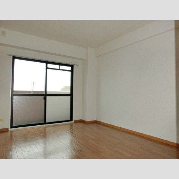 和泉市肥子町２丁目の賃貸マンションの居間・リビング|ゆったりとくつろげる和室です