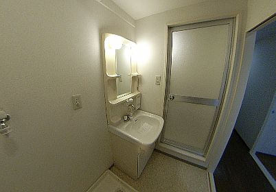 和泉市肥子町２丁目の賃貸マンションの独立洗面台|シャワーを浴びることができます