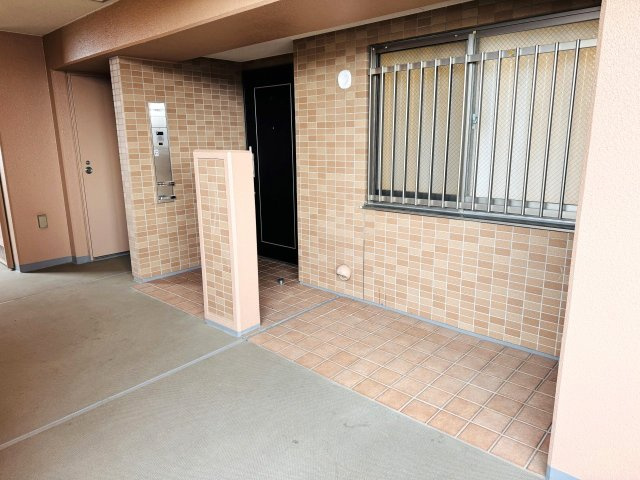 マクシスタワーズアーバンデュオの玄関|～独立性の高い玄関ポーチ付き～