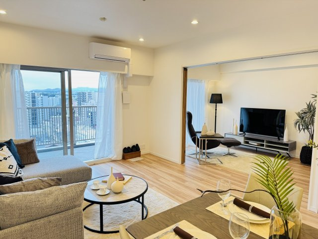 マクシスタワーズアーバンデュオの居間・リビング|～15.2帖の明るいLDKで、家族団欒の時間をお過ごしいただけます～