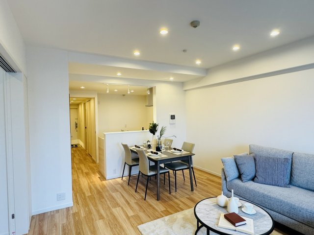 マクシスタワーズアーバンデュオの内装|～15.2帖の明るいLDKで、家族団欒の時間をお過ごしいただけます～