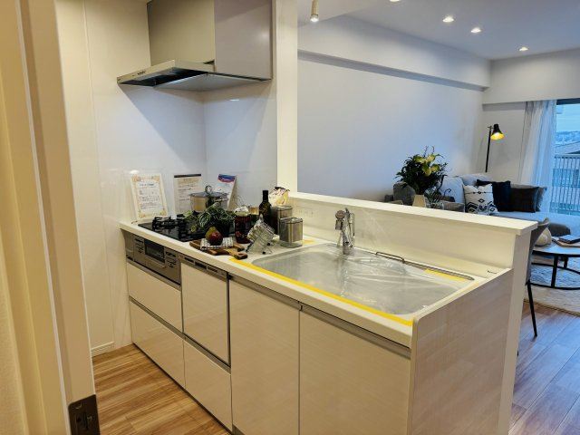 マクシスタワーズアーバンデュオのキッチン|～新規交換済のシステムキッチン～