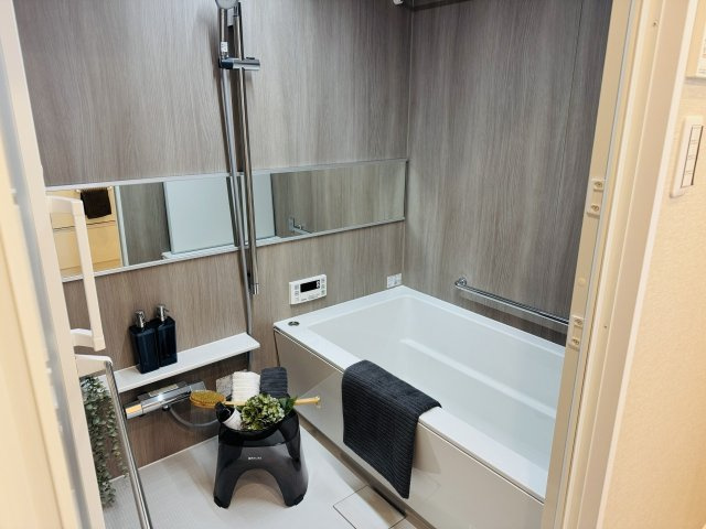 マクシスタワーズアーバンデュオの浴室|～新規交換したキレイなバスルーム　気持ち良く湯船に浸かる事が出来ます～