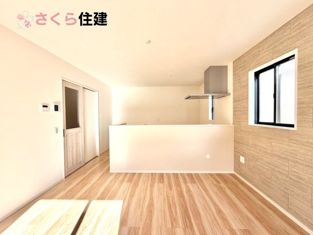 ～LIGARE～小山市城西2期　３号棟のキッチン|対面式システムキッチン。リビングを見渡せるキッチンで家族の様子をうかがいながら料理がはかどりそう！