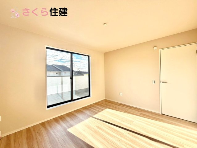 ～LIGARE～小山市城西2期　３号棟の洋室|広々とした洋室です♪お子様の成長に伴って増えていく荷物にも対応できます！
