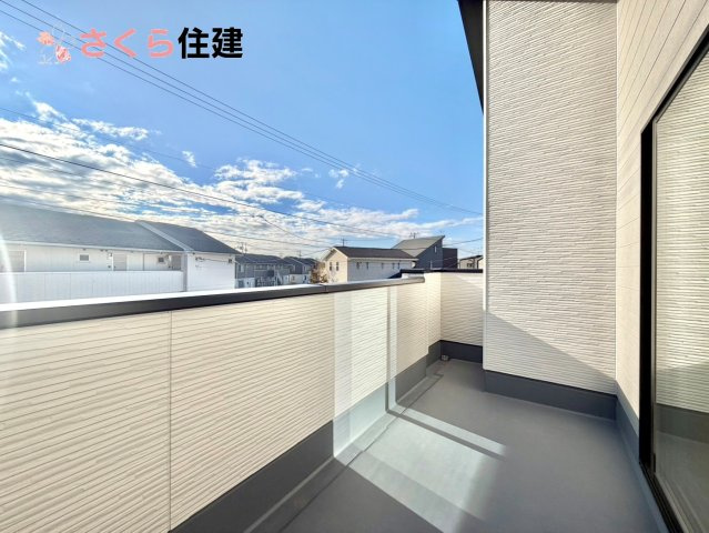 ～LIGARE～小山市城西2期　３号棟のバルコニー|ワイドバルコニー♪家族全員分の布団もゆったり並べられるます♪
