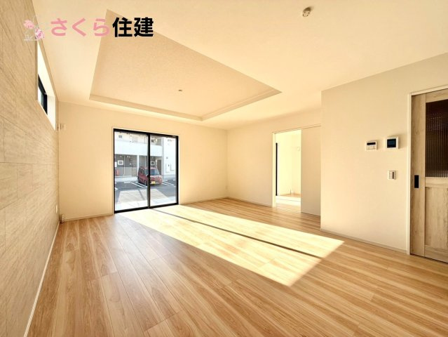 ～LIGARE～小山市城西2期　３号棟の居間・リビング|広々18帖LDLは南向きで日当たり良好。ゆったりとした時間の流れる開放的なくつろぎの空間