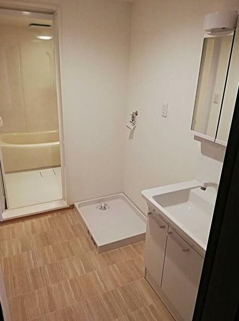 ライオンズシティ川口の独立洗面台|別号室参考写真です。