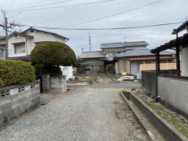 久留米市津福本町　売り土地の周辺|私道から全面道路を見ています