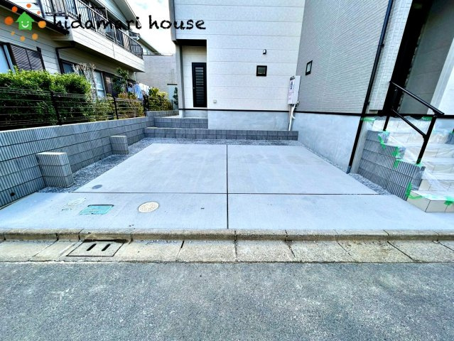 桶川市坂田10期　新築戸建　ブルーミング01の駐車場