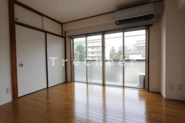 横田ハウスの居間・リビング