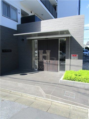 【エントランス】 | LaBrevita | 落ち着いたエントランスです