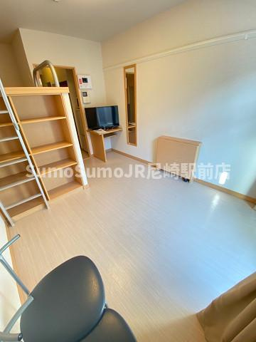 リバーウエストAの居間・リビング|ゆったり過ごせる居間です