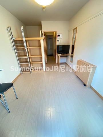 リバーウエストAの居間・リビング|こちらの居間で趣味の時間をお楽しみください