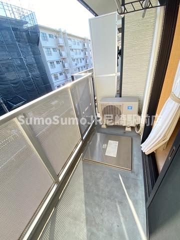 リバーウエストAのバルコニー|バルコニーからの眺めを楽しみながら食事をしませんか