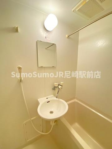 リバーウエストAの洗面所|広い洗面スペース