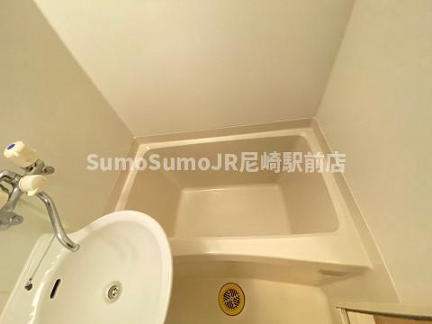 リバーウエストAの浴室|日々の疲れを癒すお風呂付です