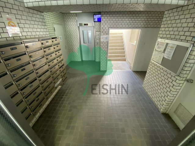 ホワイトピア博多駅南のエントランス