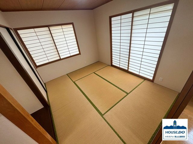 周辺施設が充実＆4SLDK南東向き物件！名東区上菅2丁目の和室|客間として、お子様の遊び場として、また布団を敷いて寝室として使うなど、様々な用途で活用できます。押入れも備え付けてあり、お布団や季節ものの収納にも便利です