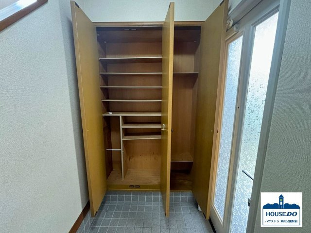 周辺施設が充実＆4SLDK南東向き物件！名東区上菅2丁目の収納|シューズクロークがあるので玄関前の収納スペースが充実しています
