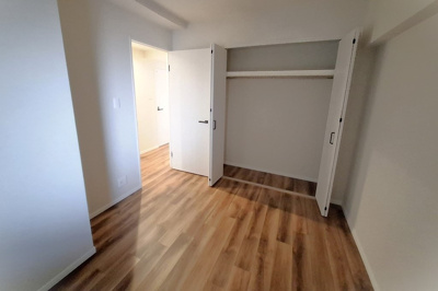 【洋室】 | エーデルハイム関目 | サービスルーム（約4.5帖）：大容量クローゼットも備えたお部屋です。