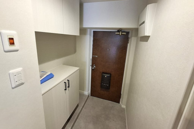 【玄関】 | エーデルハイム関目 | 玄関収納はシューズボックスと吊り戸棚がございます。