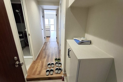 【玄関】 | エーデルハイム関目 | 玄関からリビングへと続く廊下です。