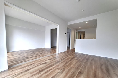 【居間・リビング】 | エーデルハイム関目 | LDKと洋室は一体利用ができ、合わせると約17帖の大空間に。