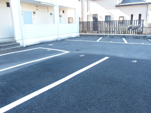 ハイツメモリーの駐車場