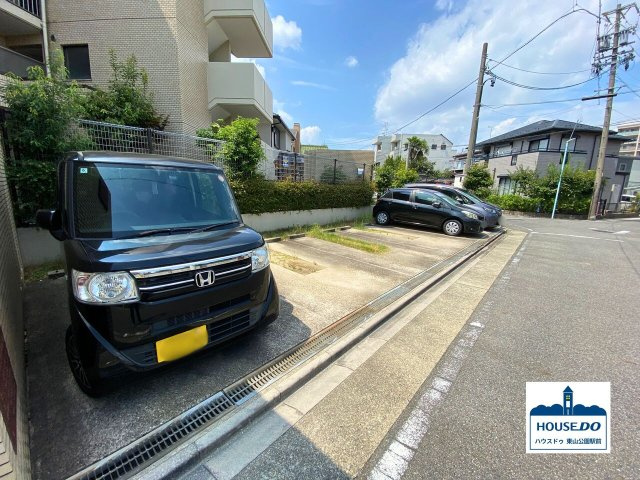 ◆グランドメゾン上野公園◆敷地内駐車場確保済！の駐車場|敷地内平面駐車場