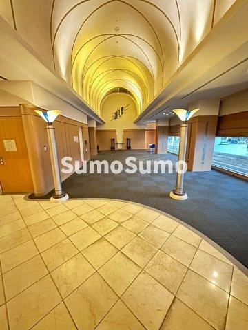 神戸市東灘区向洋町中１丁目の賃貸マンションのロビー