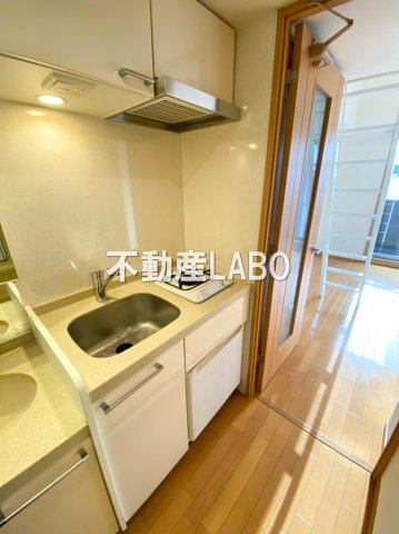 エステムコート難波WEST-SIDE大阪ドーム前のキッチン