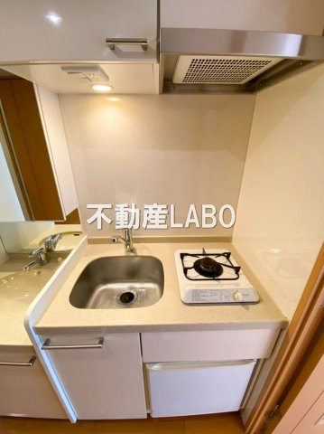 エステムコート難波WEST-SIDE大阪ドーム前のキッチン