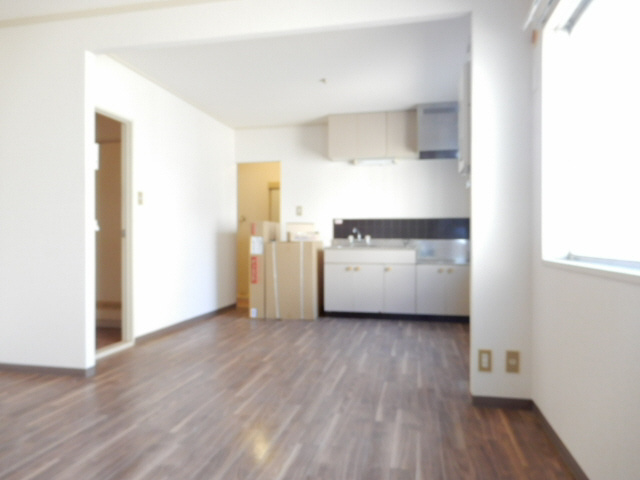 タウニィ高岡Ｂ棟の居間・リビング