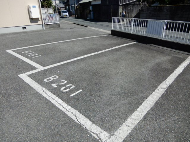 タウニィ高岡Ｂ棟の駐車場